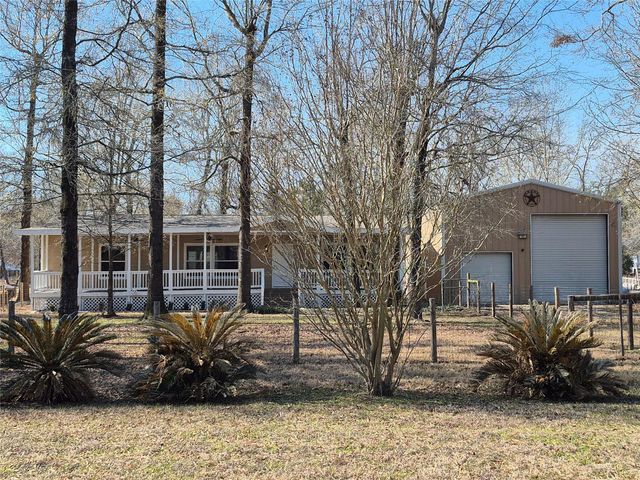 120 Leaning Oak Dr, Point Blank, TX 77364