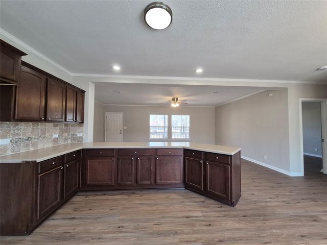 120 Leaning Oak Dr, Point Blank, TX 77364