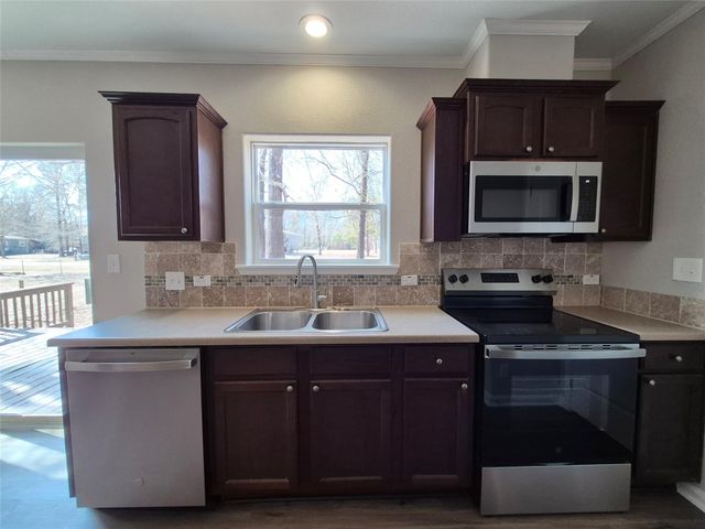 120 Leaning Oak Dr, Point Blank, TX 77364