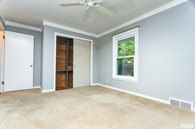 5802 N HUMBOLDT Avenue, Peoria, IL 61614