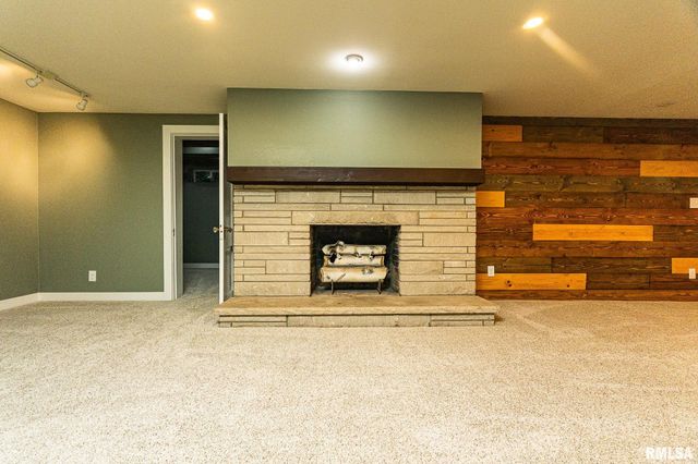5802 N HUMBOLDT Avenue, Peoria, IL 61614