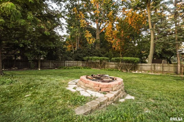 5802 N HUMBOLDT Avenue, Peoria, IL 61614