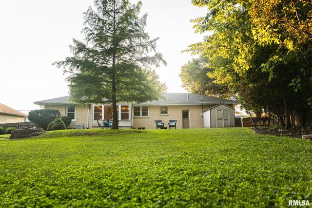 5802 N HUMBOLDT Avenue, Peoria, IL 61614