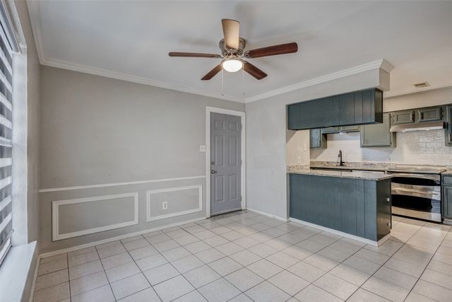 2904 S Fielder Road, Arlington, TX 76015