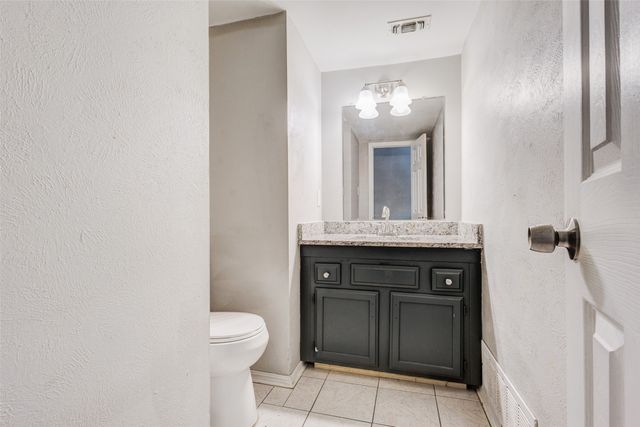 2904 S Fielder Road, Arlington, TX 76015