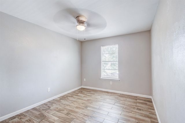 2904 S Fielder Road, Arlington, TX 76015