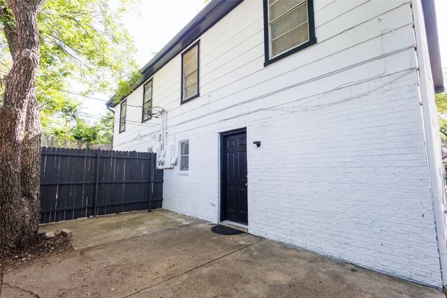 2904 S Fielder Road, Arlington, TX 76015