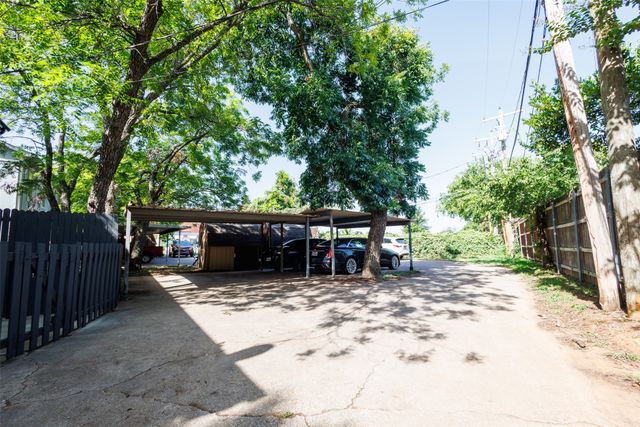 2904 S Fielder Road, Arlington, TX 76015