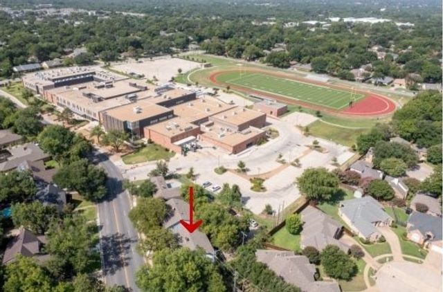 2904 S Fielder Road, Arlington, TX 76015