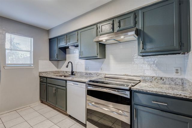 2904 S Fielder Road, Arlington, TX 76015