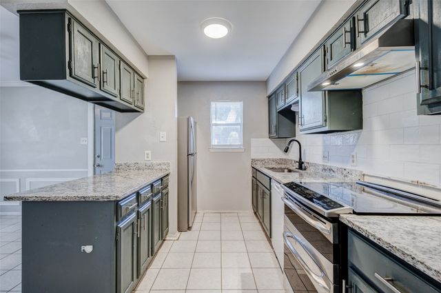 2904 S Fielder Road, Arlington, TX 76015