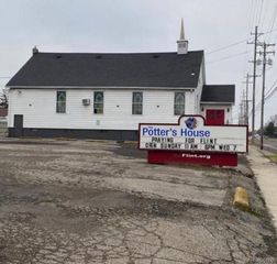 1386 E Hemphill Road, Burton, MI 48529