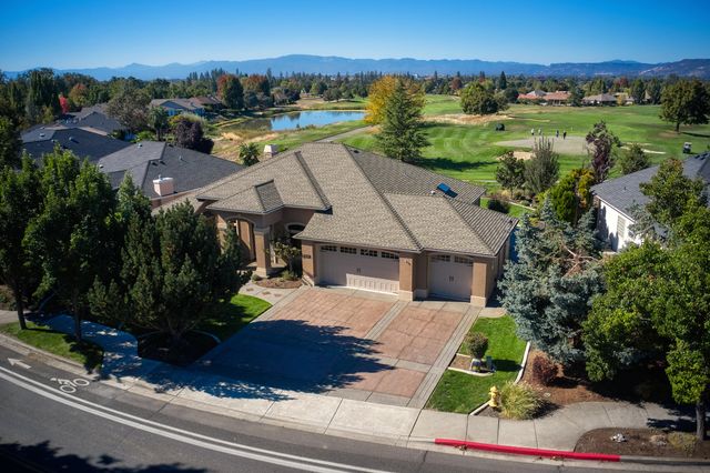 384 Robert Trent Jones Boulevard, Eagle Point, OR 97524