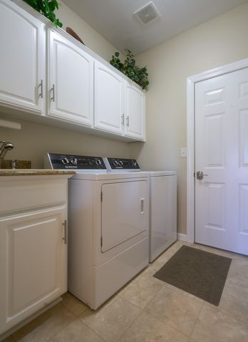 384 Robert Trent Jones Boulevard, Eagle Point, OR 97524