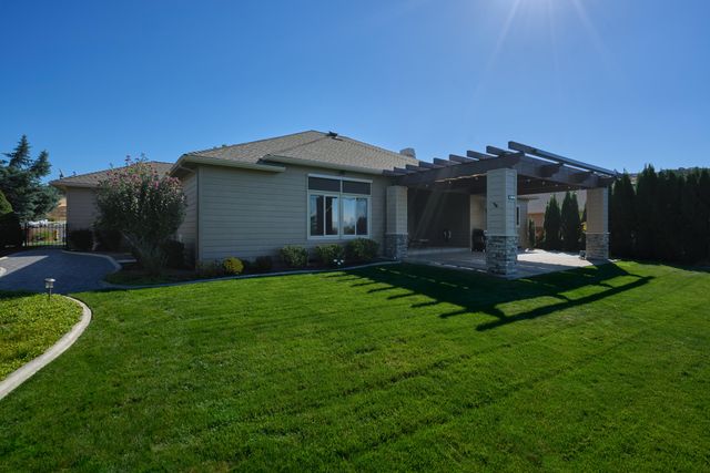 384 Robert Trent Jones Boulevard, Eagle Point, OR 97524