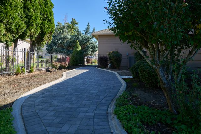 384 Robert Trent Jones Boulevard, Eagle Point, OR 97524