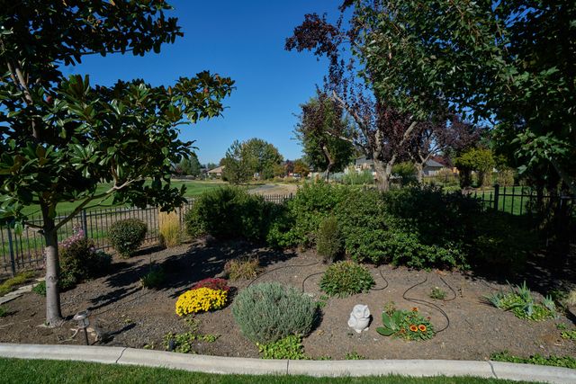 384 Robert Trent Jones Boulevard, Eagle Point, OR 97524