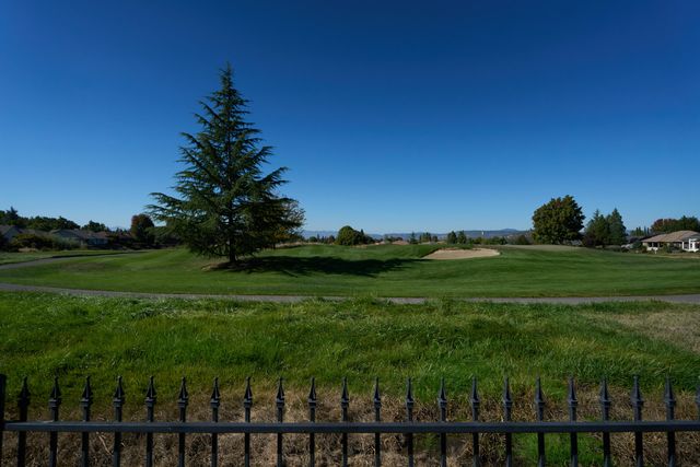 384 Robert Trent Jones Boulevard, Eagle Point, OR 97524