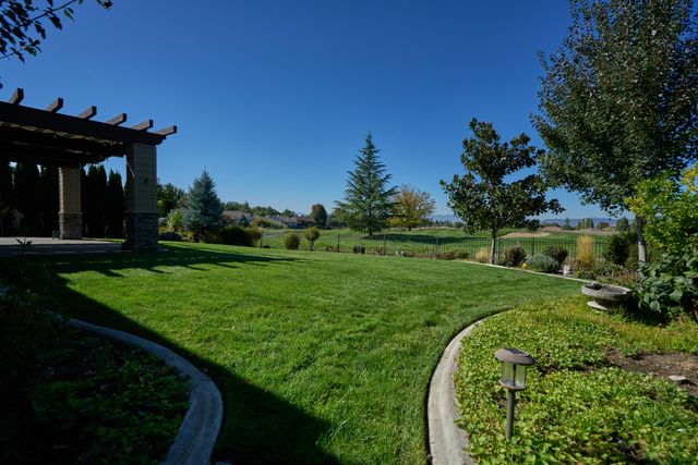 384 Robert Trent Jones Boulevard, Eagle Point, OR 97524