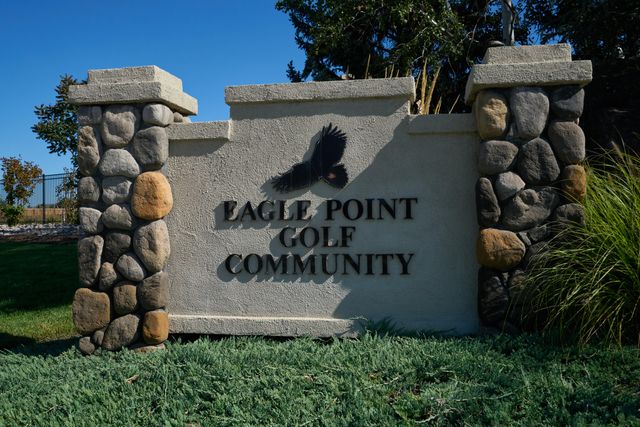 384 Robert Trent Jones Boulevard, Eagle Point, OR 97524
