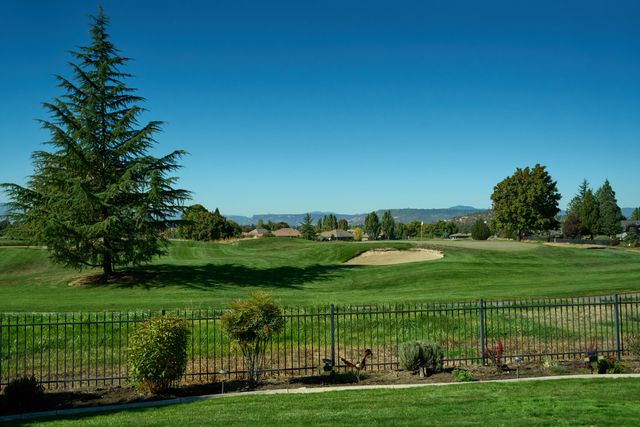 384 Robert Trent Jones Boulevard, Eagle Point, OR 97524