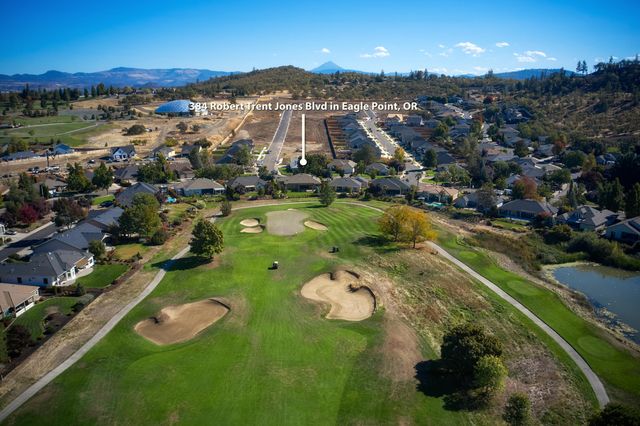 384 Robert Trent Jones Boulevard, Eagle Point, OR 97524
