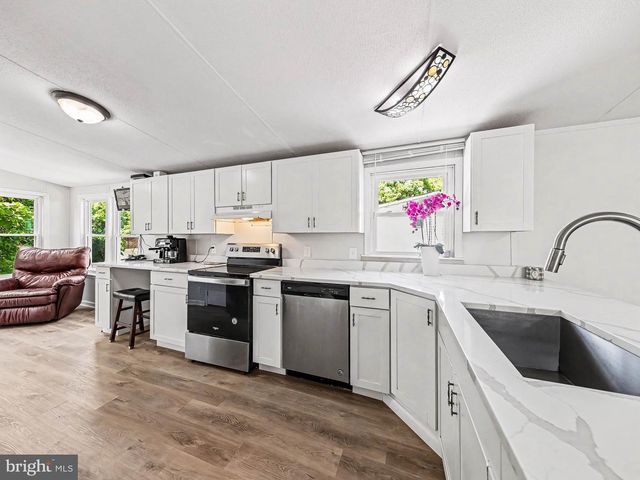 28 CASTLE CT, Stafford, VA 22554