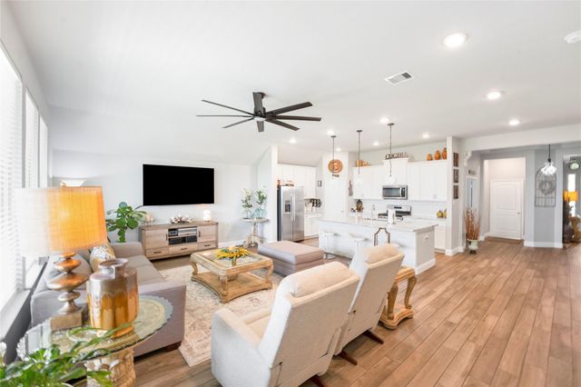 419 Barrios Bay Lane, La Porte, TX 77571