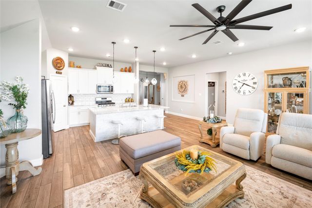 419 Barrios Bay Lane, La Porte, TX 77571