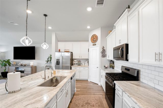 419 Barrios Bay Lane, La Porte, TX 77571