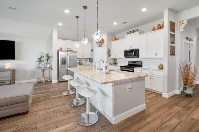 419 Barrios Bay Lane, La Porte, TX 77571