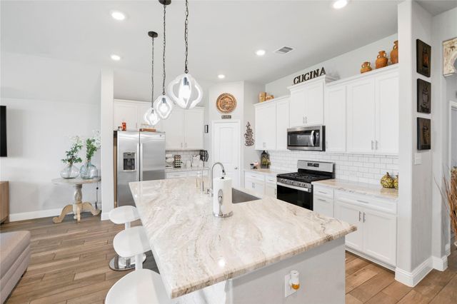 419 Barrios Bay Lane, La Porte, TX 77571