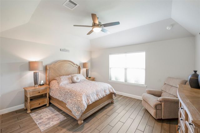 419 Barrios Bay Lane, La Porte, TX 77571