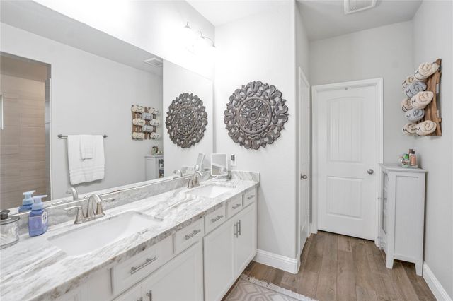 419 Barrios Bay Lane, La Porte, TX 77571