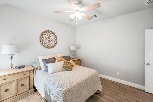 419 Barrios Bay Lane, La Porte, TX 77571