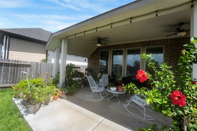 419 Barrios Bay Lane, La Porte, TX 77571