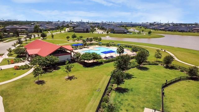 419 Barrios Bay Lane, La Porte, TX 77571