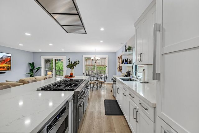 19 Elk Court, Pacifica, CA 94044