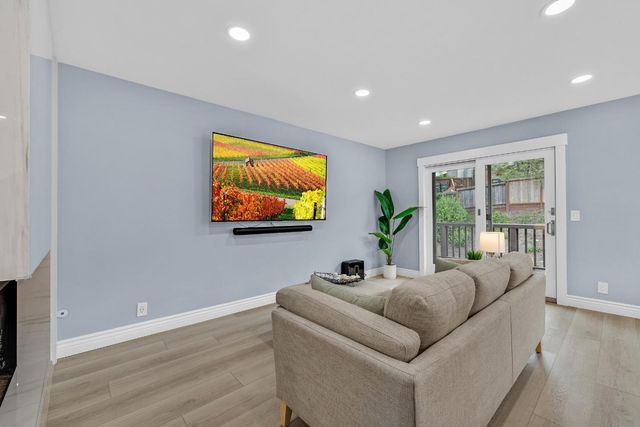 19 Elk Court, Pacifica, CA 94044