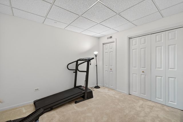 1393 W Shire Circle 2, Inverness, IL 60067