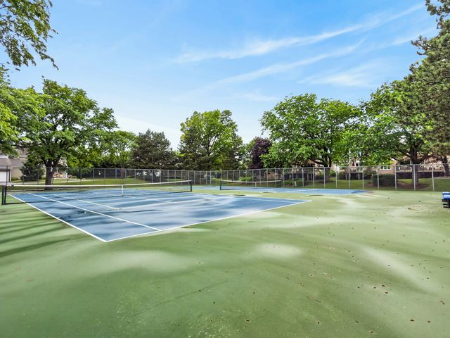 1393 W Shire Circle 2, Inverness, IL 60067