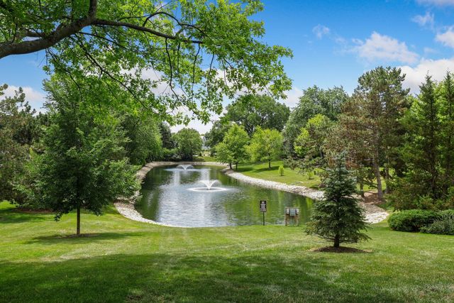1393 W Shire Circle 2, Inverness, IL 60067