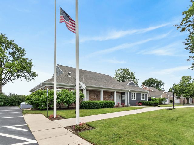 1393 W Shire Circle 2, Inverness, IL 60067