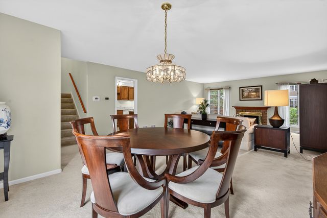 1393 W Shire Circle 2, Inverness, IL 60067