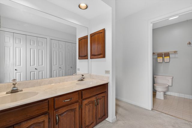 1393 W Shire Circle 2, Inverness, IL 60067