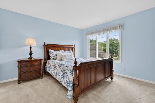 1393 W Shire Circle 2, Inverness, IL 60067