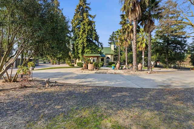 9901 Red Fox Dr, Oakdale, CA 95361