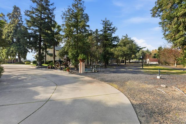 9901 Red Fox Dr, Oakdale, CA 95361