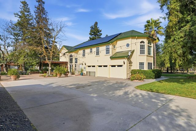 9901 Red Fox Dr, Oakdale, CA 95361