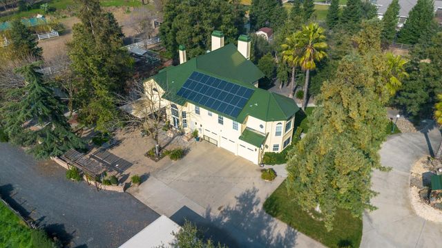 9901 Red Fox Dr, Oakdale, CA 95361